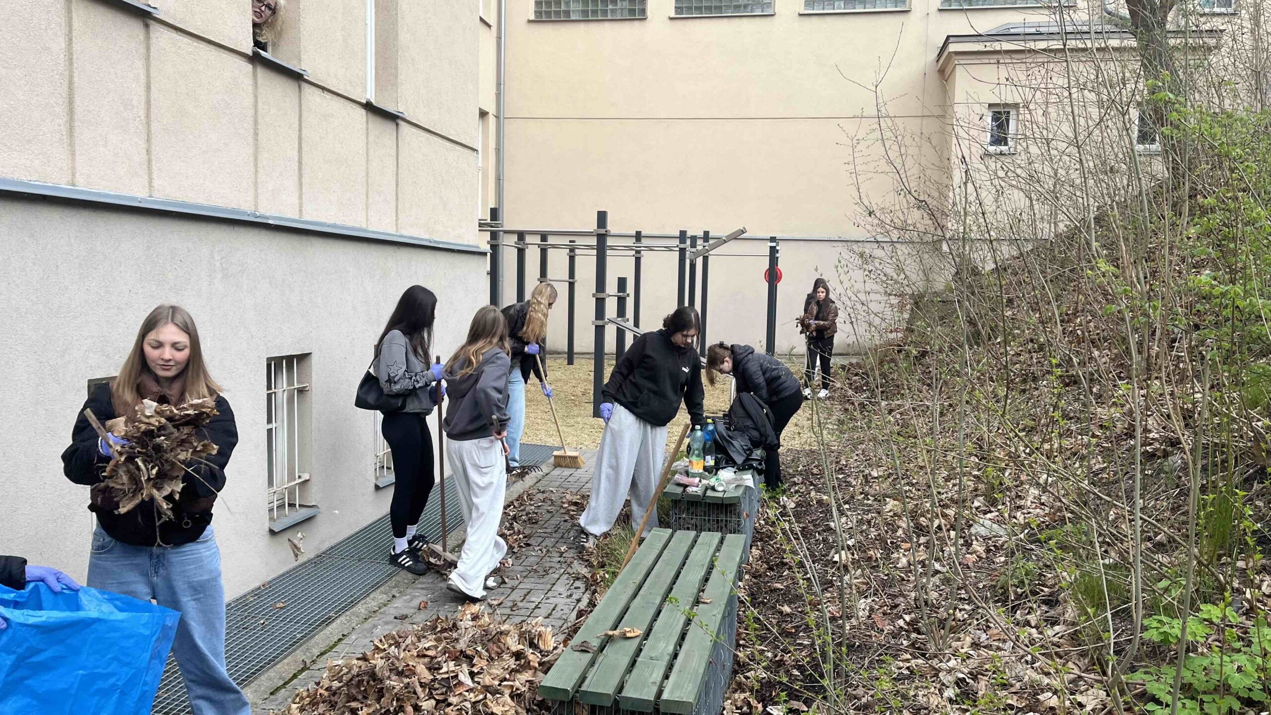 Žáci uklízeli Karlovy Vary a okolí školy